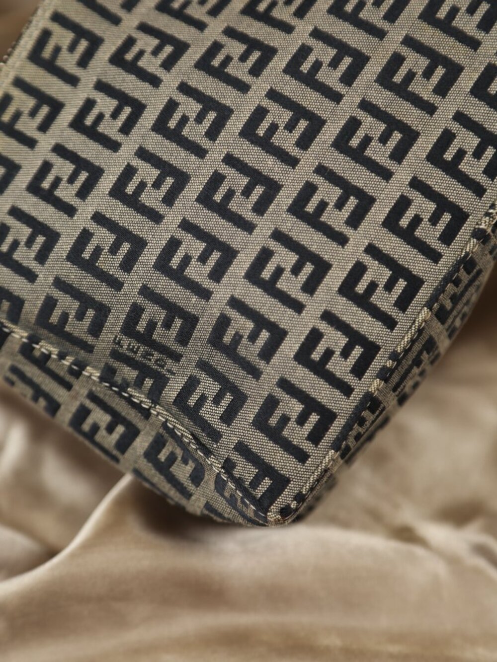 Rare FENDI Zucchino Pochette - Picture 6 of 13